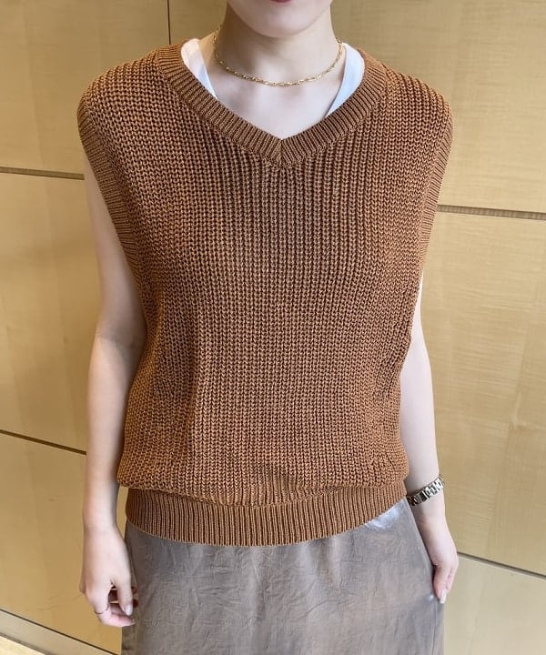 SAKAIさんの「BEAMS WOMEN｜AK+1 / 片畦 Vネック ニット」を使ったコーディネート