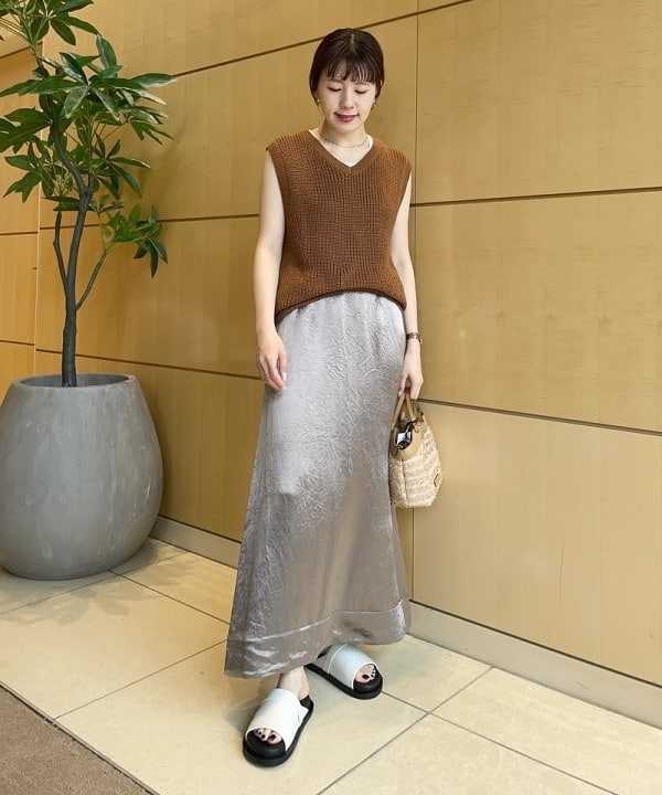 SAKAIさんの「BEAMS WOMEN｜AK+1 / 片畦 Vネック ニット」を使ったコーディネート
