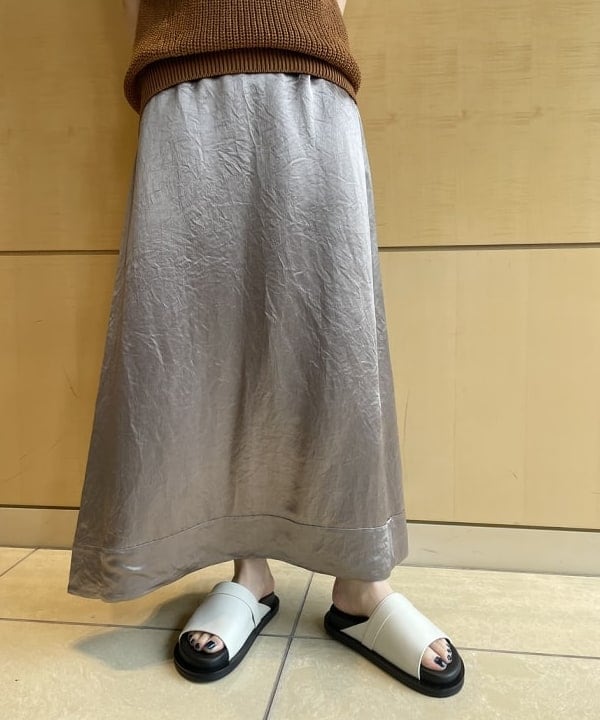 SAKAIさんの「BEAMS WOMEN｜AK+1 / 片畦 Vネック ニット」を使ったコーディネート