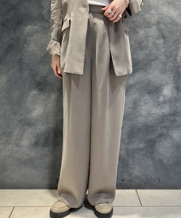 丸山 真菜美さんの「BEAMS WOMEN｜noeyedia / メガネ ”NE-430”」を使ったコーディネート