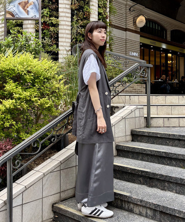 はやしあかねさんの「BEAMS WOMEN｜CHRISTIAN VILLA / 別注 スタッズ ボストンバッグ」を使ったコーディネート