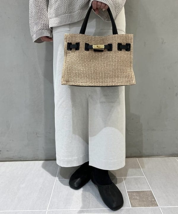 CHIHIROさんの「BEAMS WOMEN｜VIOLAd&rsquo;ORO / ラフィア調 クロア バッグ」を使ったコーディネート