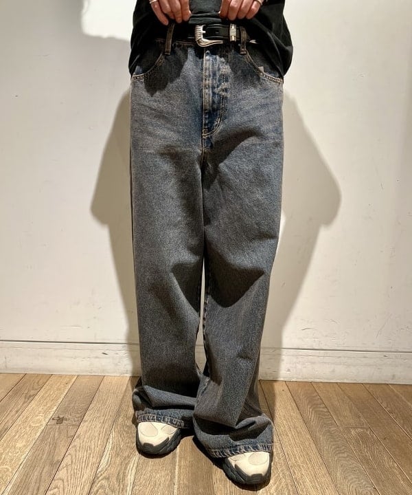 関澤 佑樹さんの「BEAMS WOMEN｜オーバーダイ デニム パンツ」を使ったコーディネート