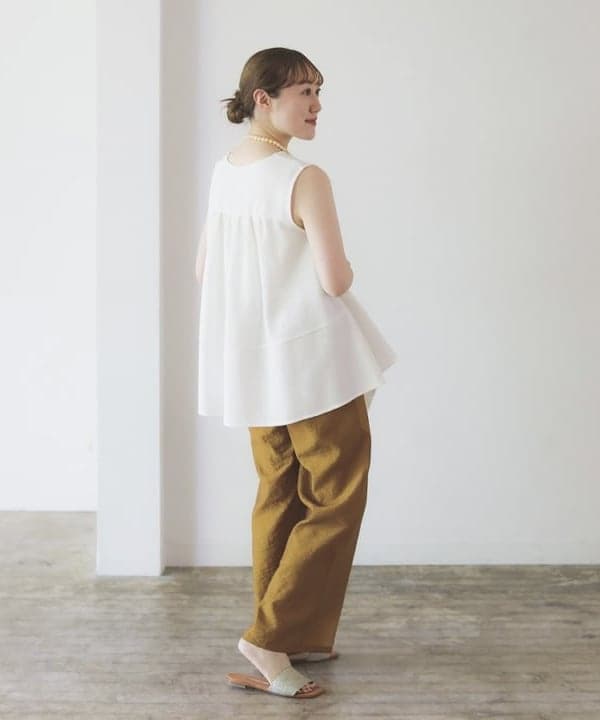 大浦 栞さんの「BEAMS WOMEN｜ラッセルメッシュ ノースリーブ プルオーバー」を使ったコーディネート