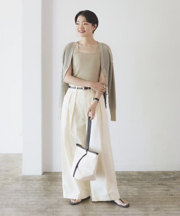 SANOさんの「BEAMS WOMEN｜【別注】スタイリスト佐藤佳菜子 × SLOANE / ミラノ リブ タンクトップ」を使ったコーディネート