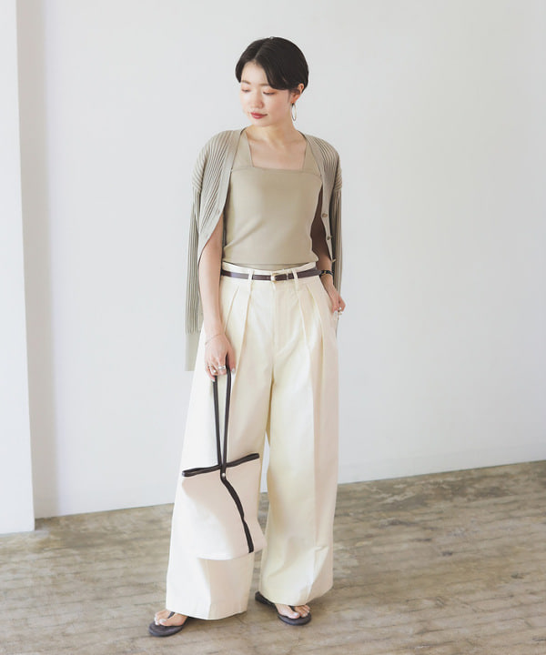 SANOさんの「BEAMS WOMEN｜【別注】スタイリスト佐藤佳菜子 × SLOANE / ミラノ リブ タンクトップ」を使ったコーディネート