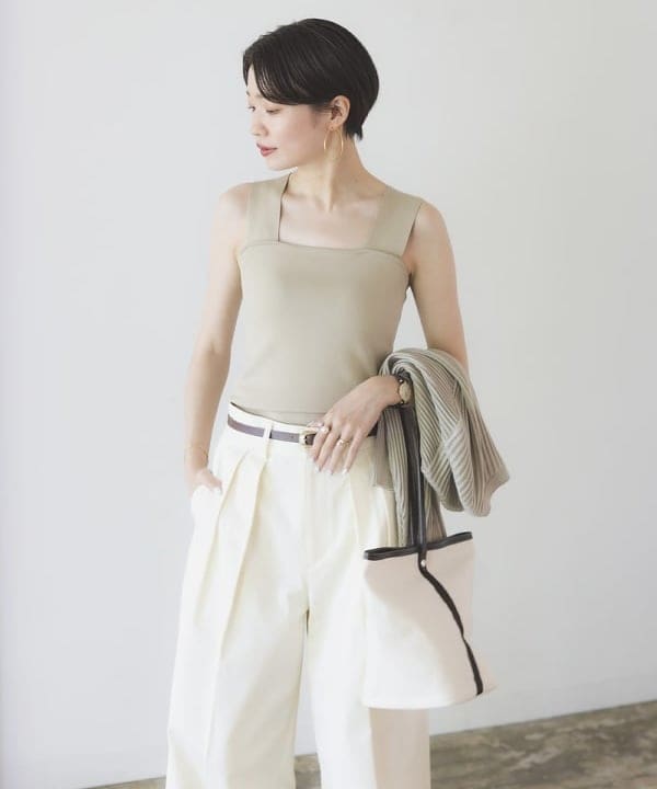 SANOさんの「BEAMS WOMEN｜【別注】スタイリスト佐藤佳菜子 × SLOANE / ミラノ リブ タンクトップ」を使ったコーディネート