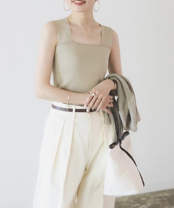 SANOさんの「BEAMS WOMEN｜【別注】スタイリスト佐藤佳菜子 × SLOANE / ミラノ リブ タンクトップ」を使ったコーディネート