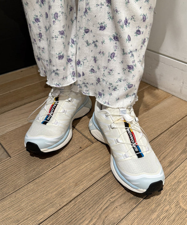 Ito_ririkaさんの「BEAMS WOMEN｜【別注】NAPRON / ダメージ デニム ペイシェント バッグ」を使ったコーディネート