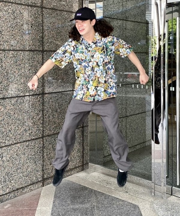 りくっしーさんの「BEAMS WOMEN｜【別注】Gramicci / ドライタッチ ワイド スラックス」を使ったコーディネート