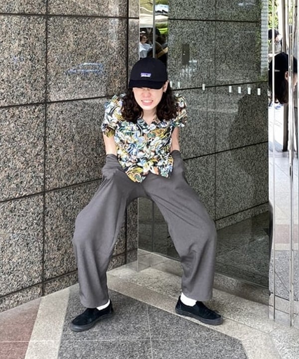 りくっしーさんの「BEAMS WOMEN｜【別注】Gramicci / ドライタッチ ワイド スラックス」を使ったコーディネート
