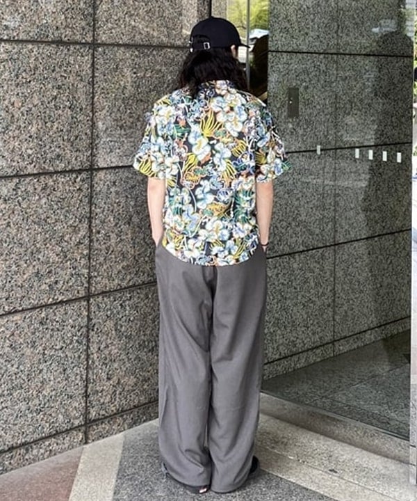 りくっしーさんの「BEAMS WOMEN｜【別注】Gramicci / ドライタッチ ワイド スラックス」を使ったコーディネート