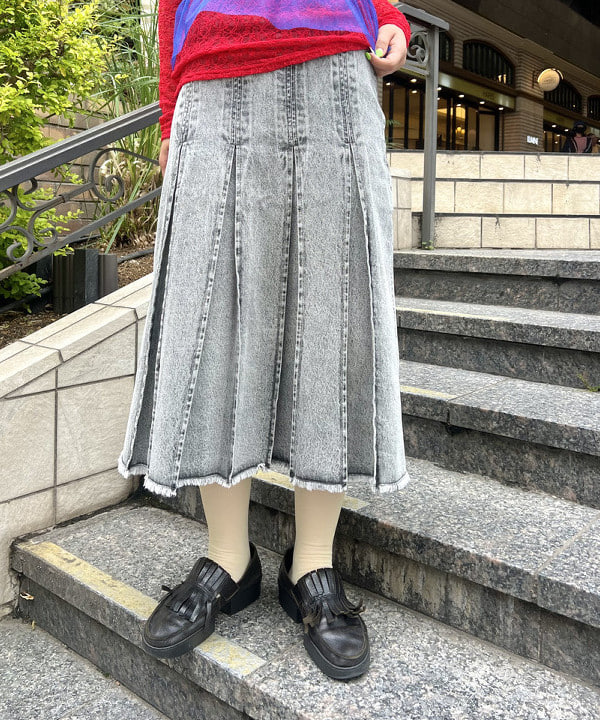 あさひさんの「BEAMS WOMEN｜デニム タック ミディアム スカート」を使ったコーディネート