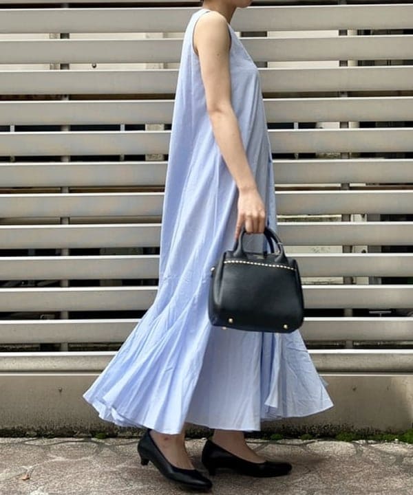 イナダさんの「BEAMS WOMEN｜【別注】MARIHA / 夏の月影 ソリッド ワンピース」を使ったコーディネート
