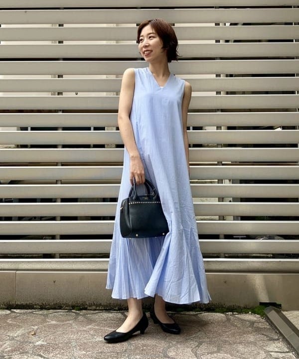 イナダさんの「BEAMS WOMEN｜【別注】MARIHA / 夏の月影 ソリッド ワンピース」を使ったコーディネート