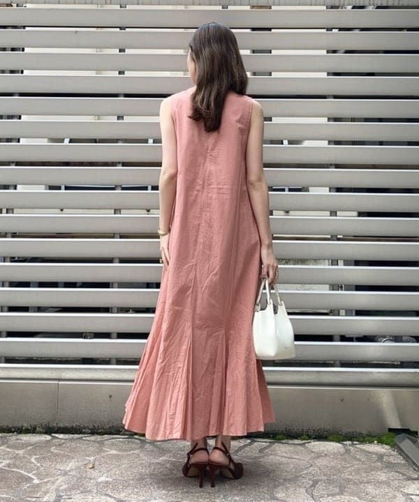 YUIさんの「BEAMS WOMEN｜【別注】MARIHA / 夏の月影 ソリッド ワンピース」を使ったコーディネート
