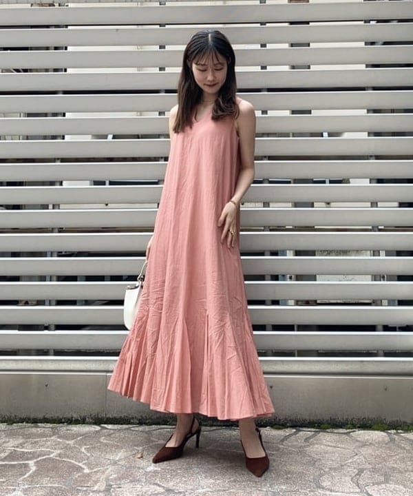 YUIさんの「BEAMS WOMEN｜【別注】MARIHA / 夏の月影 ソリッド ワンピース」を使ったコーディネート