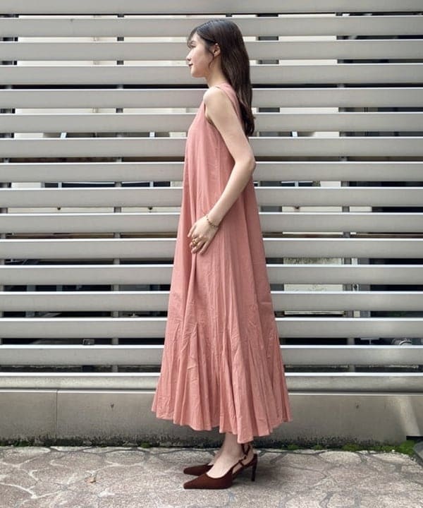 YUIさんの「BEAMS WOMEN｜【別注】MARIHA / 夏の月影 ソリッド ワンピース」を使ったコーディネート