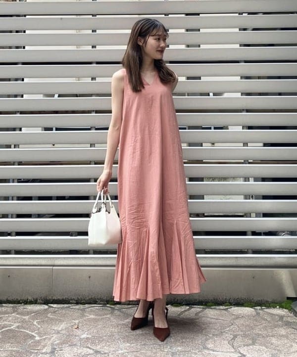 YUIさんの「BEAMS WOMEN｜【別注】MARIHA / 夏の月影 ソリッド ワンピース」を使ったコーディネート