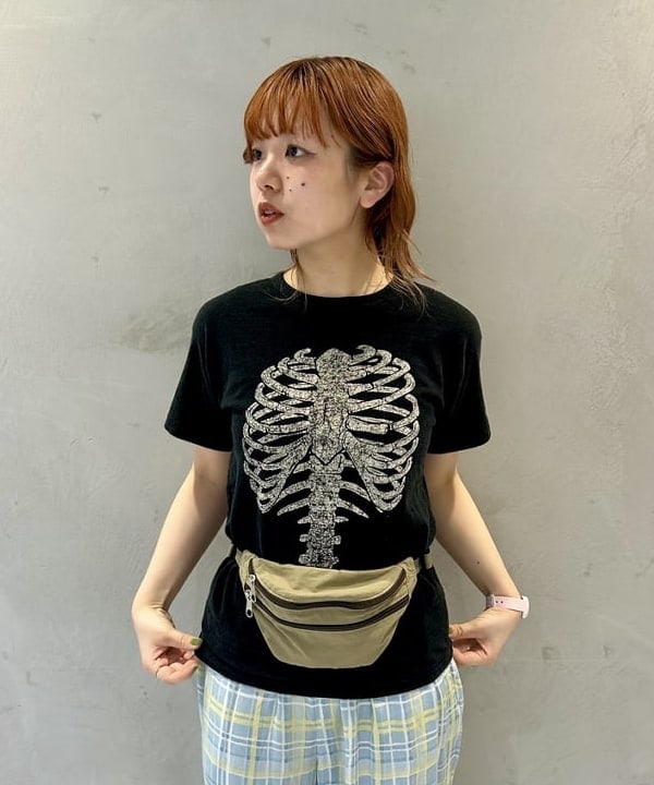 ナツハさんの「BEAMS WOMEN｜【別注】BOW WOW / BONE T-shirt」を使ったコーディネート