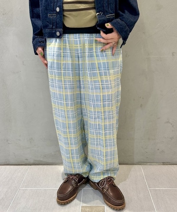 ナツハさんの「BEAMS WOMEN｜【別注】BOW WOW / BONE T-shirt」を使ったコーディネート