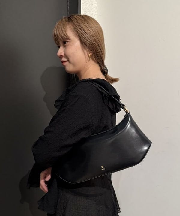 Ito_ririkaさんの「BEAMS WOMEN｜シアー ラッフル ブラウス」を使ったコーディネート