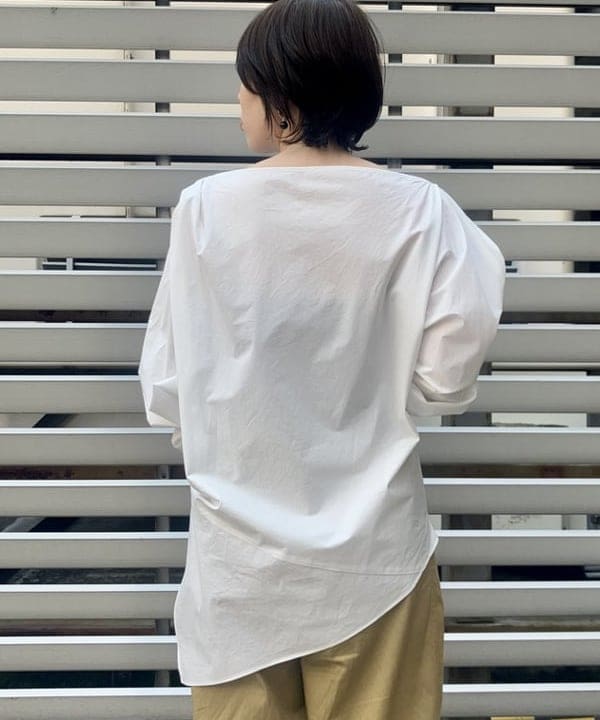 岡 妃呂美さんの「BEAMS WOMEN｜ギャザー ショルダー ブラウス」を使ったコーディネート