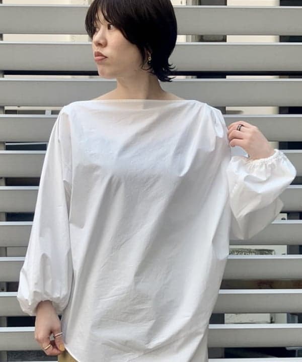 岡 妃呂美さんの「BEAMS WOMEN｜ギャザー ショルダー ブラウス」を使ったコーディネート