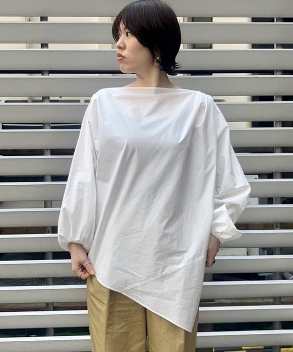 岡 妃呂美さんの「BEAMS WOMEN｜ギャザー ショルダー ブラウス」を使ったコーディネート