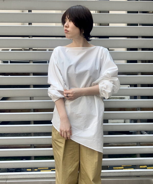 岡 妃呂美さんの「BEAMS WOMEN｜ギャザー ショルダー ブラウス」を使ったコーディネート