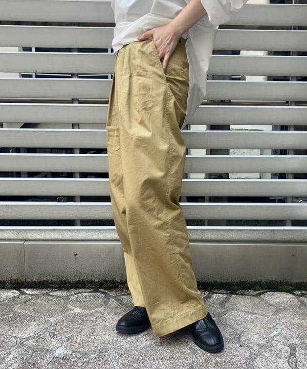 岡 妃呂美さんの「BEAMS WOMEN｜ギャザー ショルダー ブラウス」を使ったコーディネート