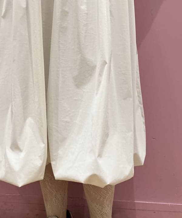 晶さんの「BEAMS WOMEN｜グロッシー バルーン スカート」を使ったコーディネート