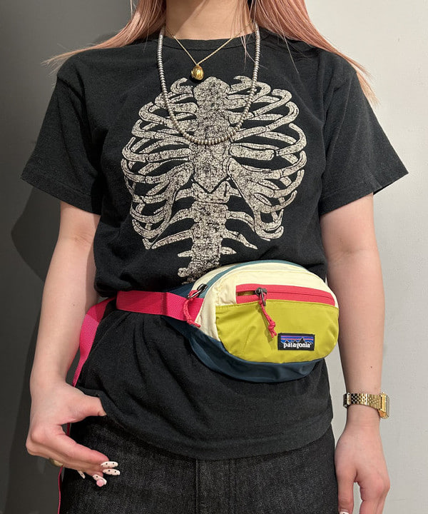 安藤 菜央さんの「BEAMS WOMEN｜【別注】BOW WOW / BONE T-shirt」を使ったコーディネート