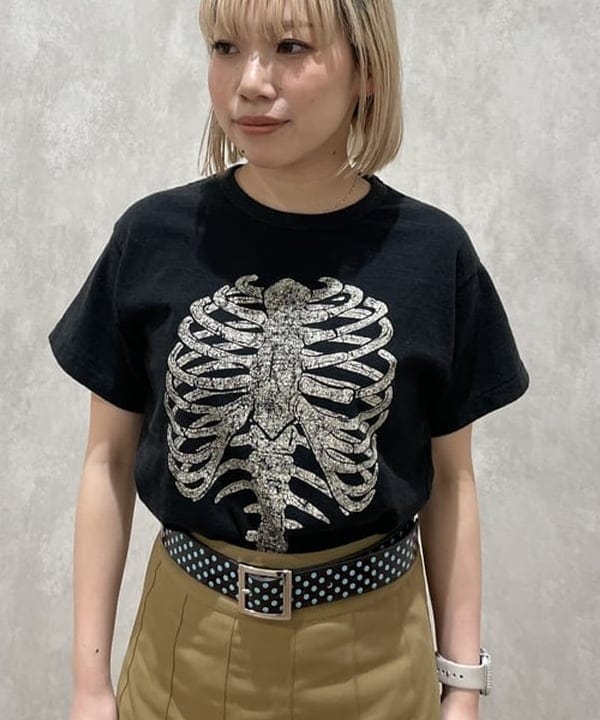 まゆちゃんさんの「BEAMS WOMEN｜【別注】BOW WOW / BONE T-shirt」を使ったコーディネート