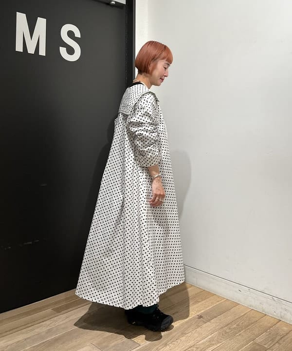 吉田 奈央さんの「BEAMS WOMEN｜ドット セーラー カラー ワンピース」を使ったコーディネート