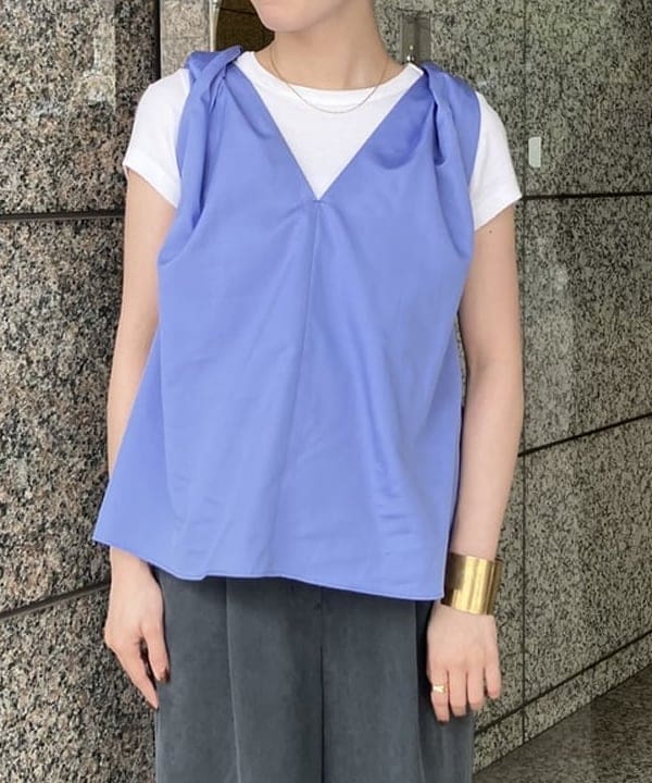 多田 日奈子さんの「BEAMS WOMEN｜AK+1 / コットン ツイストショルダー ブラウス」を使ったコーディネート