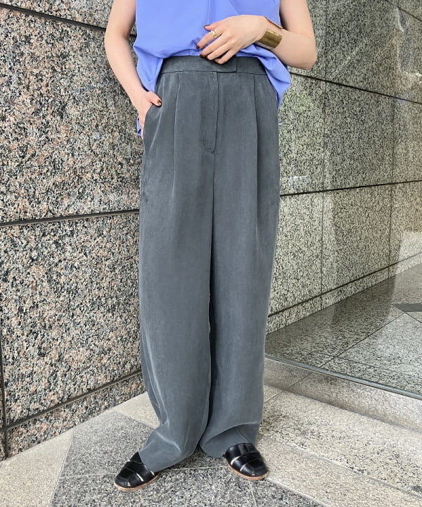 多田 日奈子さんの「BEAMS WOMEN｜AK+1 / コットン ツイストショルダー ブラウス」を使ったコーディネート