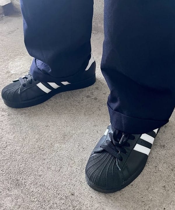 槙山 賢斗さんの「BEAMS WOMEN｜adidas / SUPERSTAR 2 BLACK」を使ったコーディネート