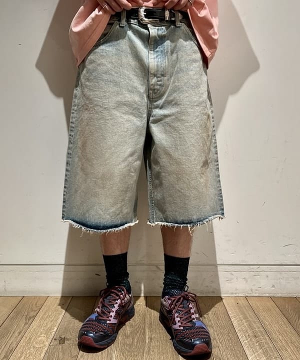 関澤 佑樹さんの「BEAMS WOMEN｜アニマルプリント カットオフ オープンカラーシャツ」を使ったコーディネート
