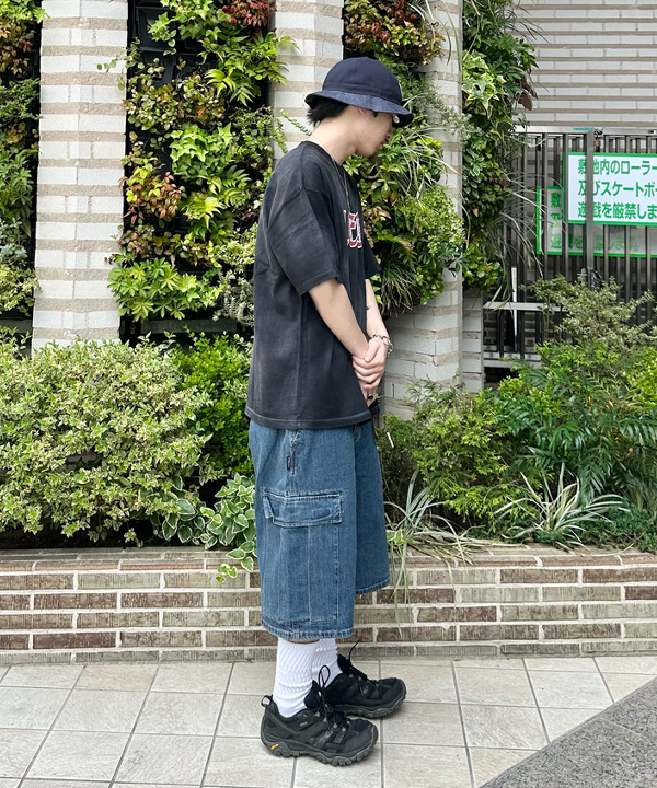 吉田 洸輝さんの「BEAMS WOMEN｜【別注】Gramicci / コーデュラデニム カーゴ ショーツ」を使ったコーディネート