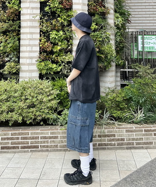吉田 洸輝さんの「BEAMS WOMEN｜【別注】Gramicci / コーデュラデニム カーゴ ショーツ」を使ったコーディネート