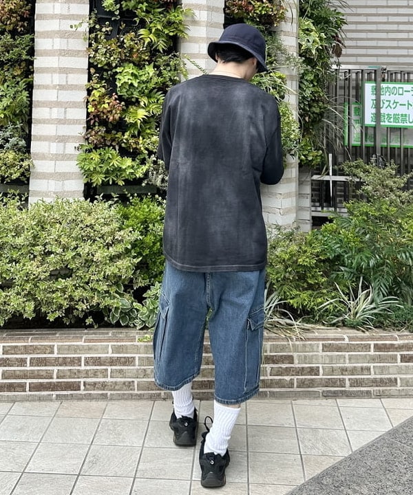 吉田 洸輝さんの「BEAMS WOMEN｜【別注】Gramicci / コーデュラデニム カーゴ ショーツ」を使ったコーディネート