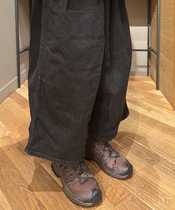 三宅 康平さんの「BEAMS WOMEN｜クウォーターレングス デニム ウェビングパンツ」を使ったコーディネート