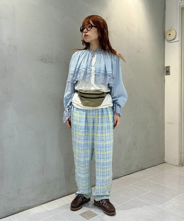ナツハさんの「BEAMS WOMEN｜ヴィンテージ レース ブラウス」を使ったコーディネート
