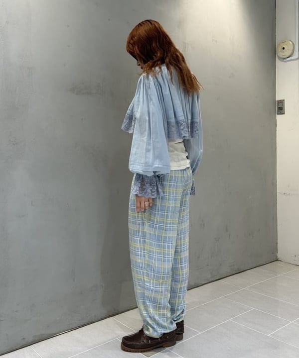 ナツハさんの「BEAMS WOMEN｜ヴィンテージ レース ブラウス」を使ったコーディネート