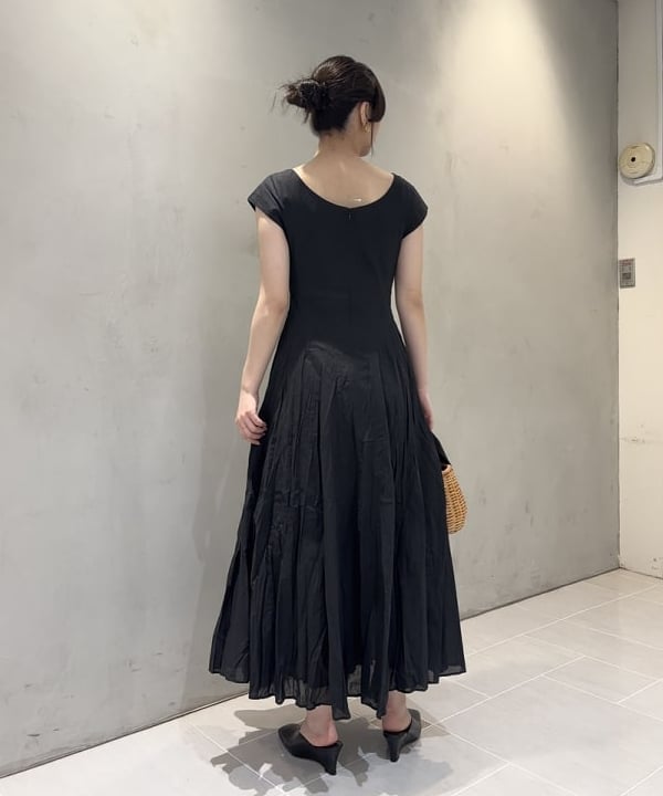 坂本 涼花さんの「BEAMS WOMEN｜MARIHA / 月の夢 ソリッド ワンピース」を使ったコーディネート