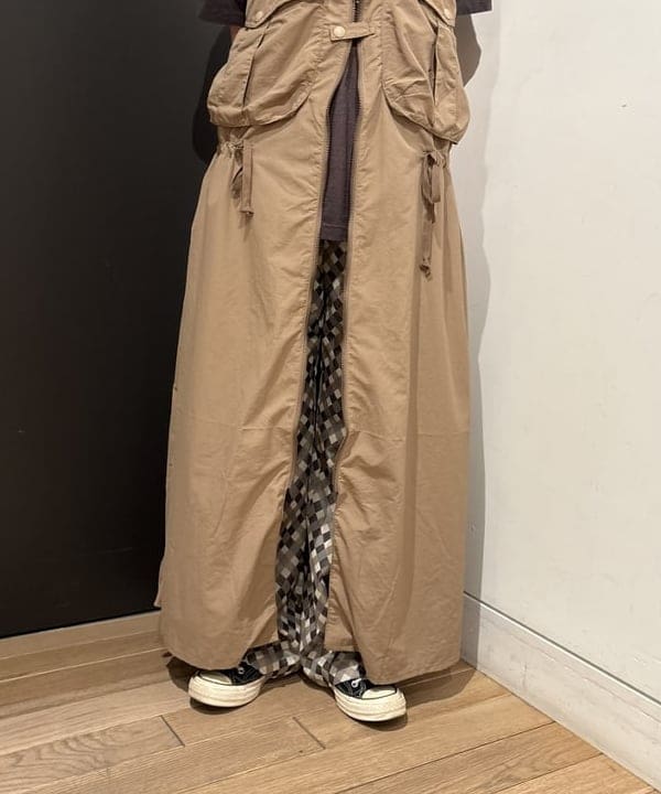 キムさんの「BEAMS WOMEN｜ナイロン フィッシング ベスト アレンジ ワンピース」を使ったコーディネート