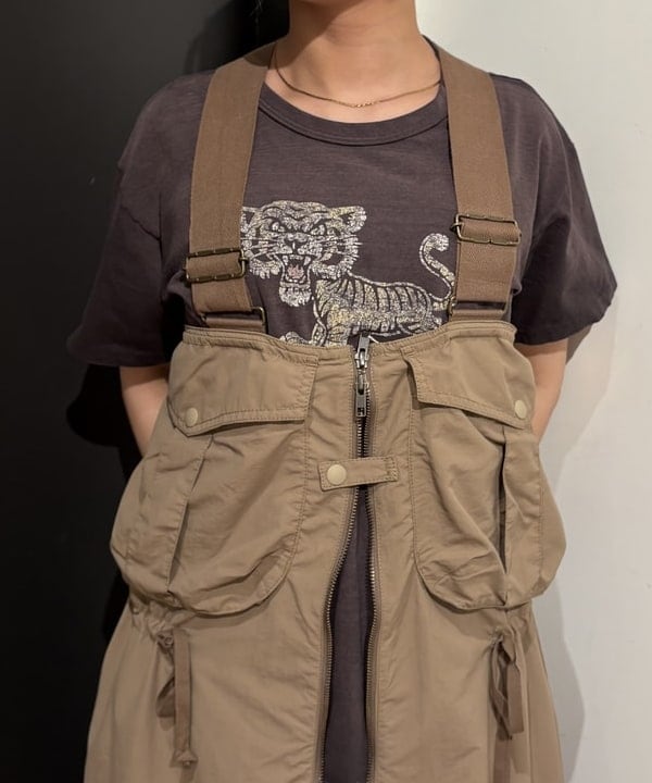 キムさんの「BEAMS WOMEN｜ナイロン フィッシング ベスト アレンジ ワンピース」を使ったコーディネート