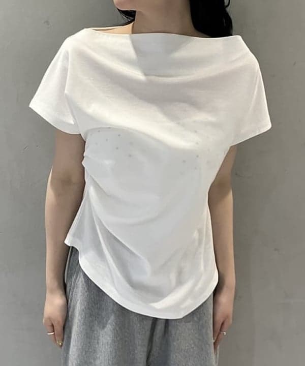 須賀さんの「BEAMS WOMEN｜アシンメトリーヘム ハーフスリーブ プルオーバー」を使ったコーディネート