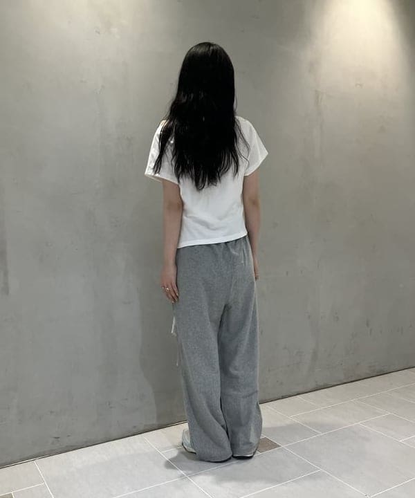 須賀さんの「BEAMS WOMEN｜アシンメトリーヘム ハーフスリーブ プルオーバー」を使ったコーディネート